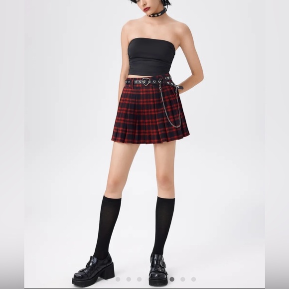 HM divided medium plaid black and red skirt - Picture 5 of 8